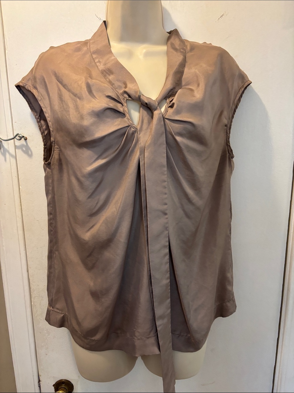 Tara Jarmon 40 Sleeveless Tie-Neck Silk Blouse - Taupe 36-306